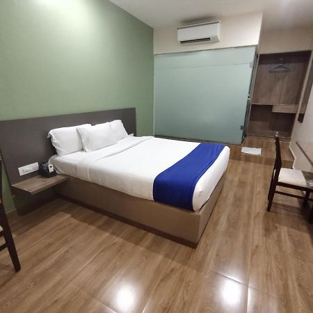 Hotel Ocean Suites Мумбаї Екстер'єр фото