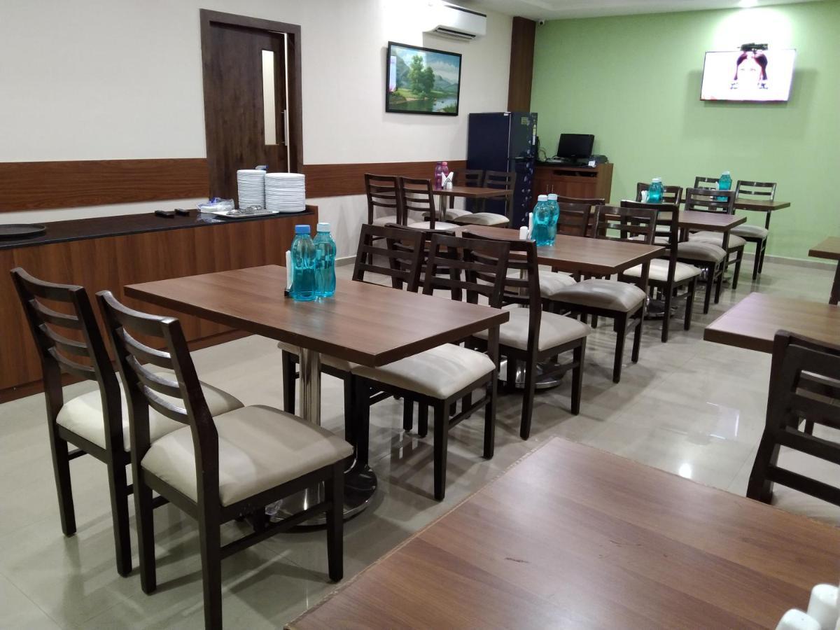 Hotel Ocean Suites Мумбаї Екстер'єр фото