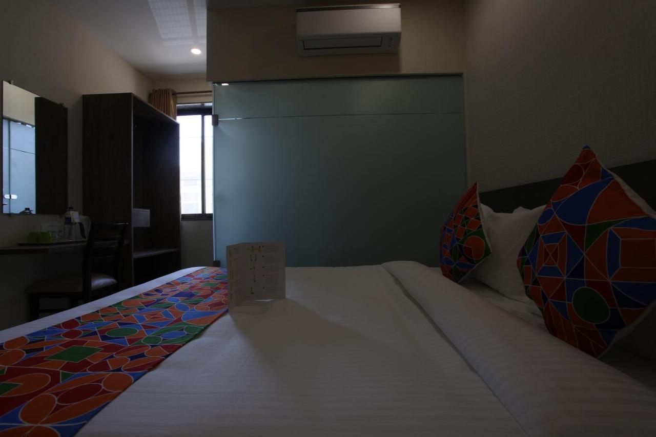 Hotel Ocean Suites Мумбаї Екстер'єр фото